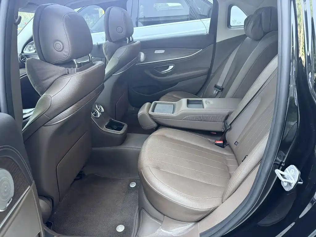 Mercedes-Benz E-Class — миниатюра 7