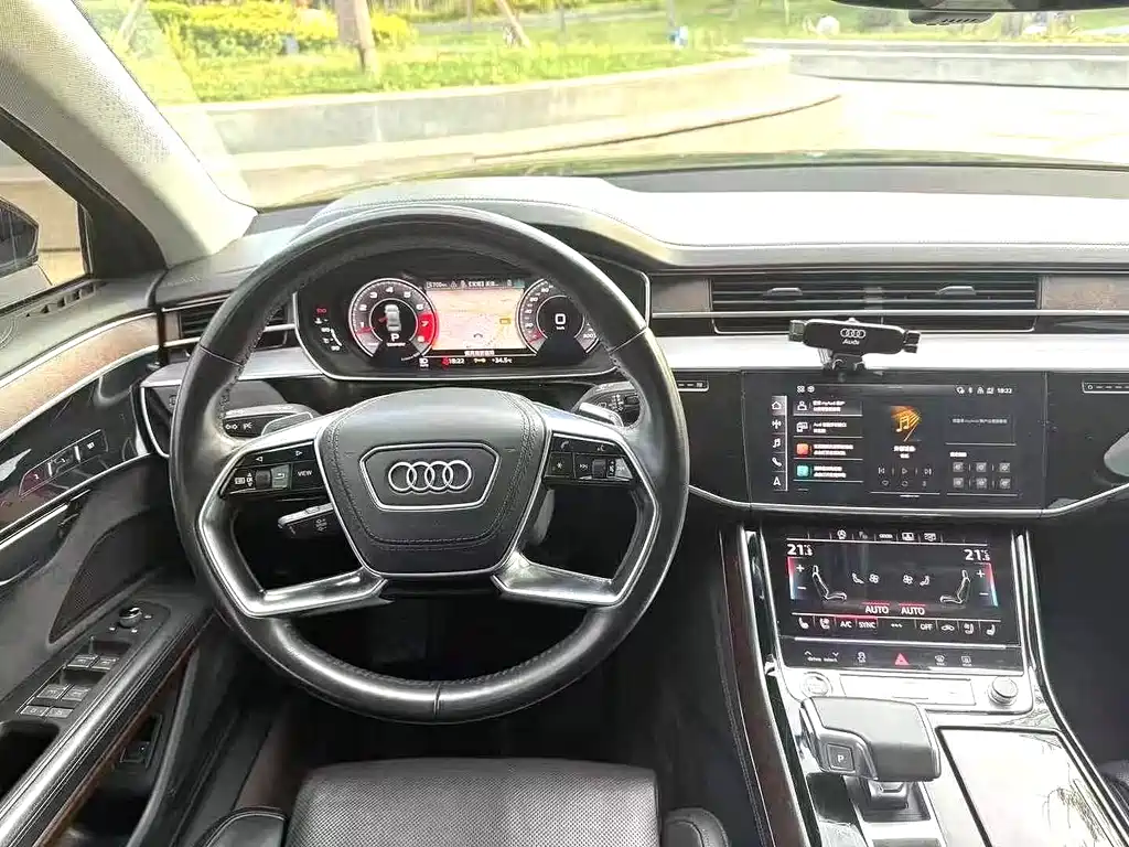 AUDI A8