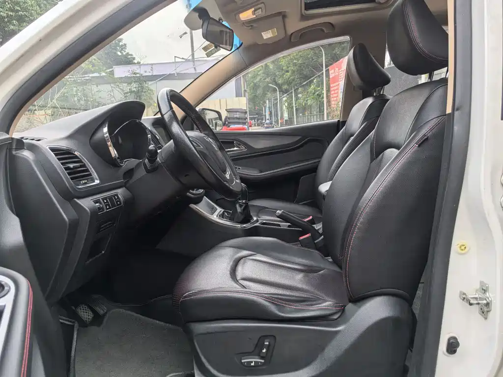 Baojun 560 2015 1.8L MT Luxury