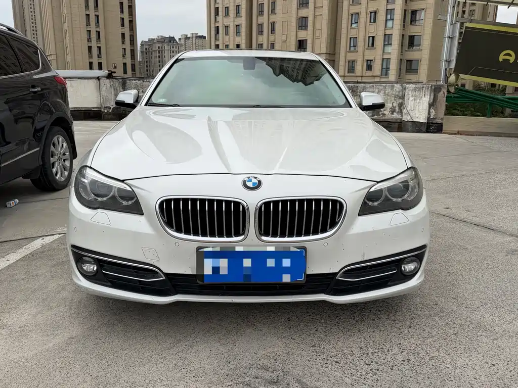 BMW 5 Series — миниатюра 7