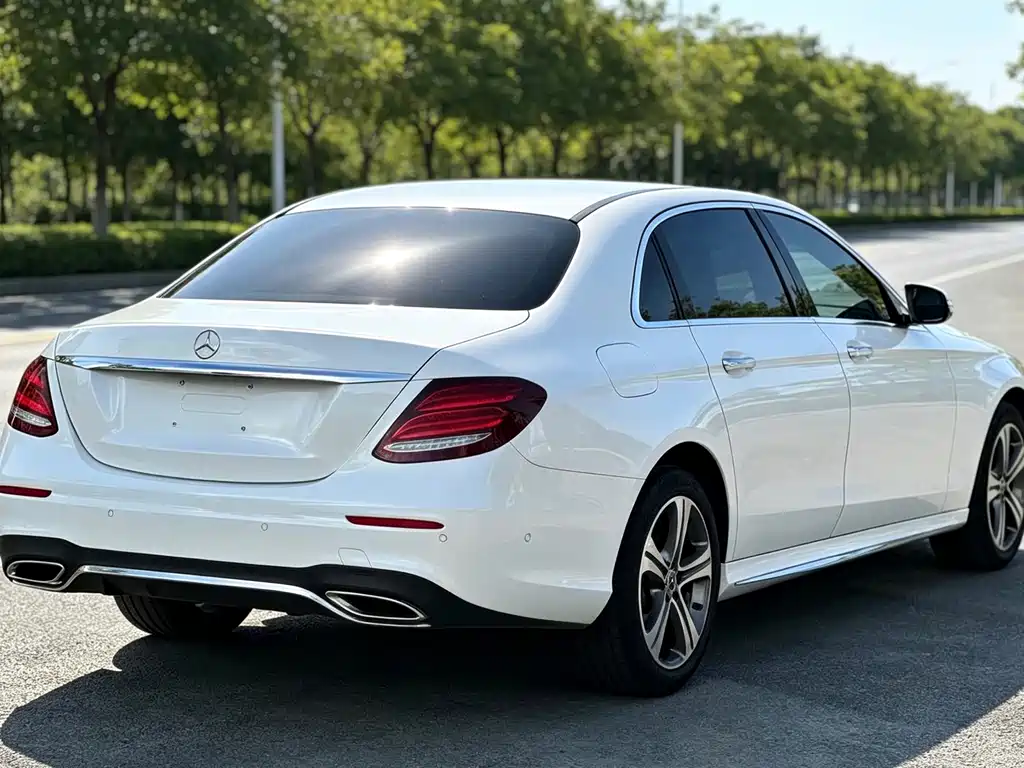 Mercedes-Benz E-Class — миниатюра 5