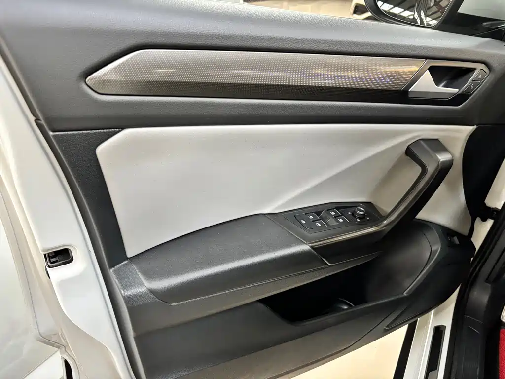Volkswagen T-Roc — миниатюра 6