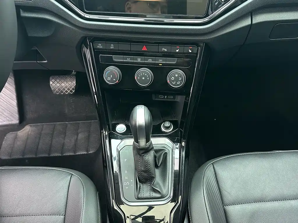 Volkswagen T-Roc — миниатюра 19