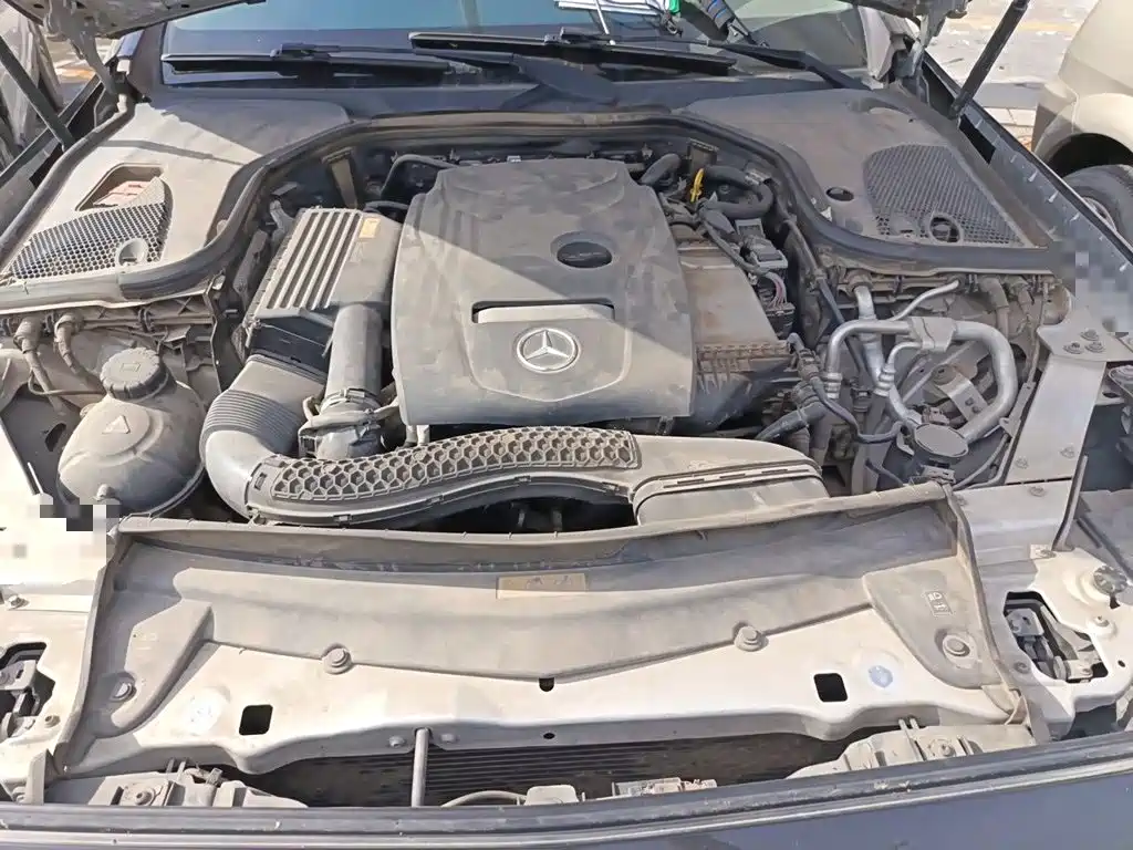 Mercedes-Benz E-Class — миниатюра 11