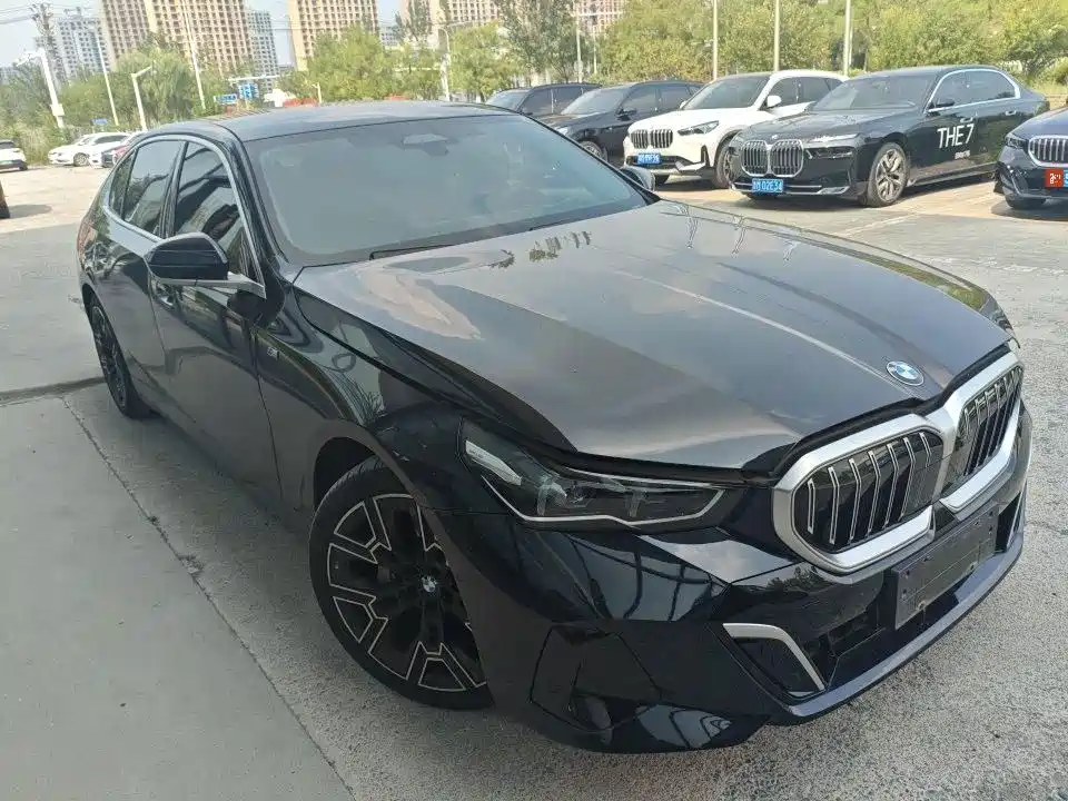BMW 5 Series — миниатюра 2