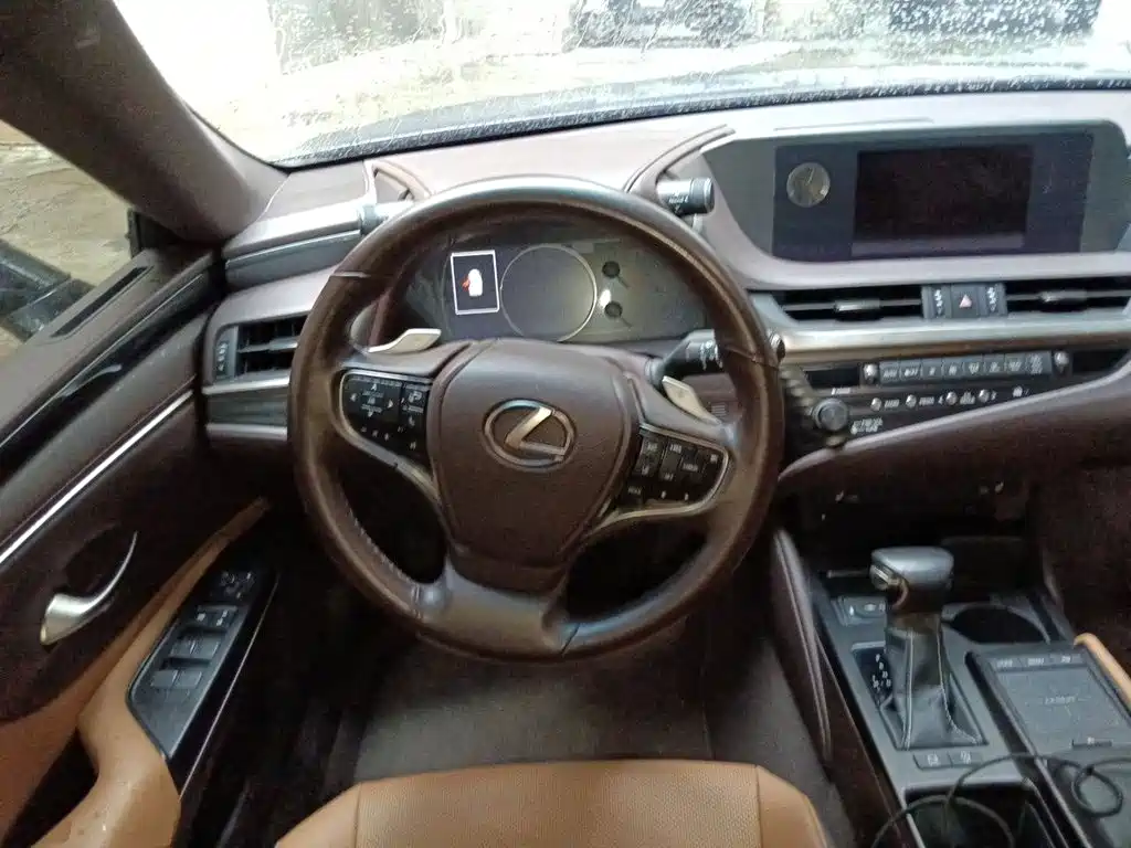 Lexus ES — миниатюра 11