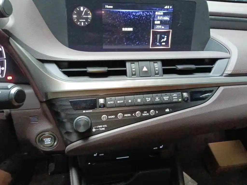 Lexus ES — миниатюра 14