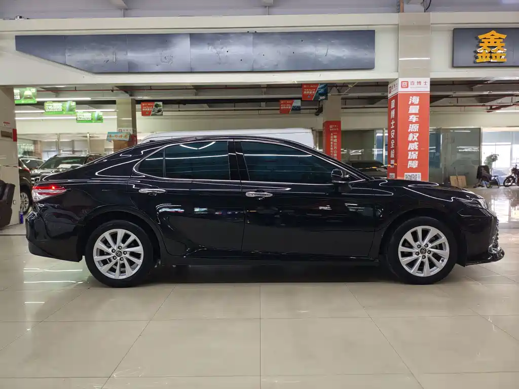Toyota Camry — миниатюра 4