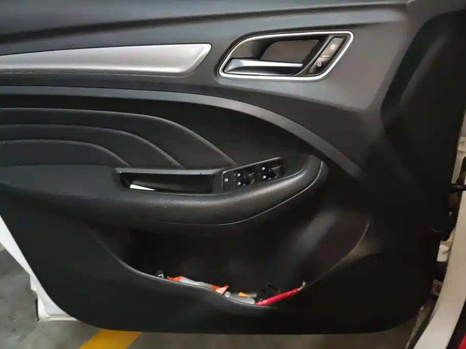 Roewe RX3 — миниатюра 7