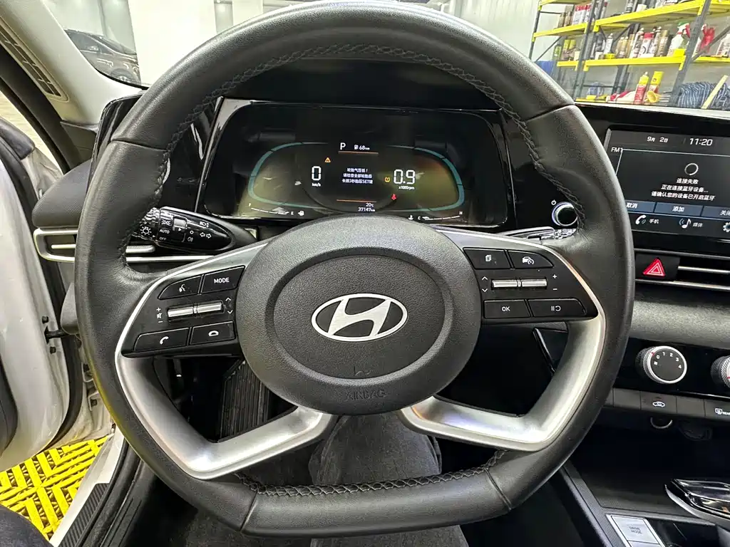 Hyundai Elantra — миниатюра 14