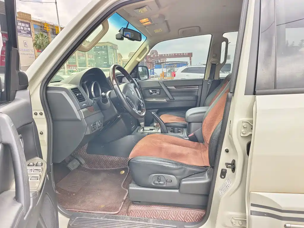 Mitsubishi Pajero (Import) — миниатюра 11