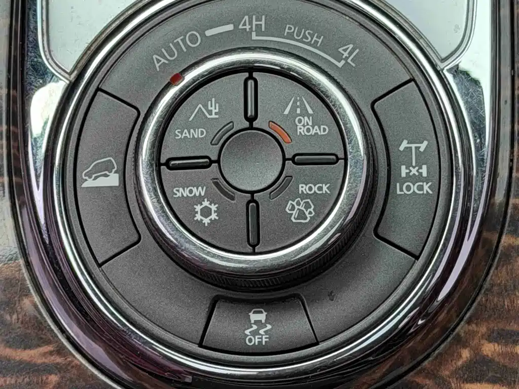 Nissan Patrol — миниатюра 10