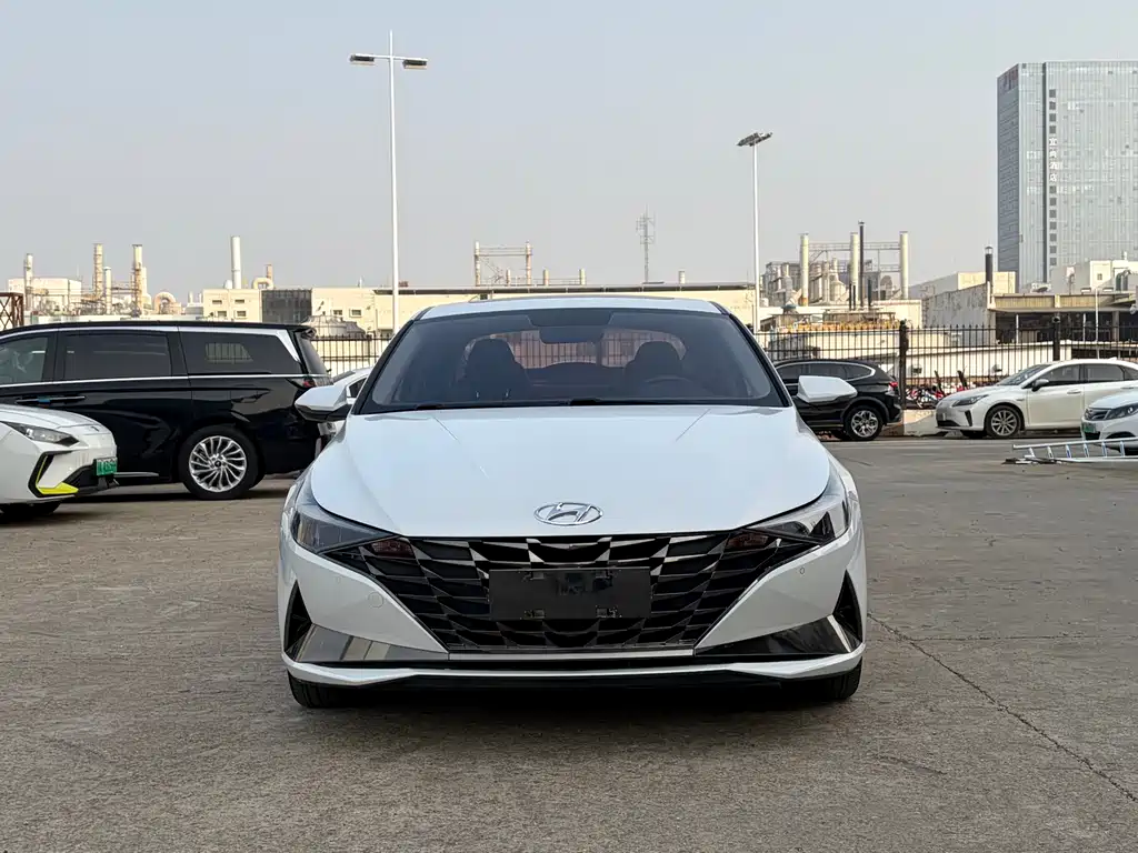 HYUNDAI ELANTRA