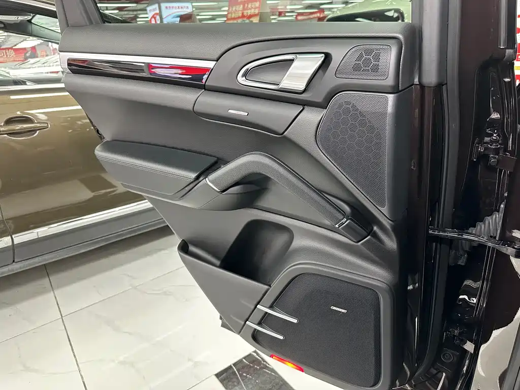 Porsche Cayenne — миниатюра 30