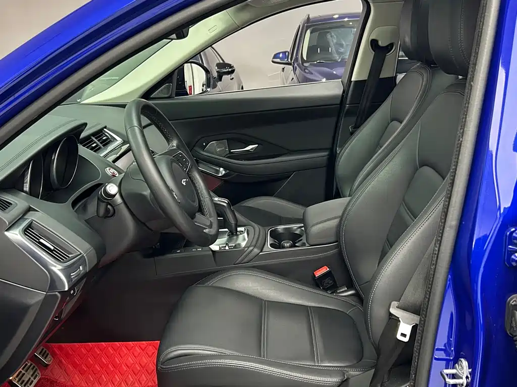 Jaguar E-Pace 2018 P250 SE VI
