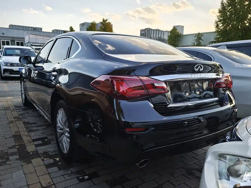 Infiniti Q70 — миниатюра 17