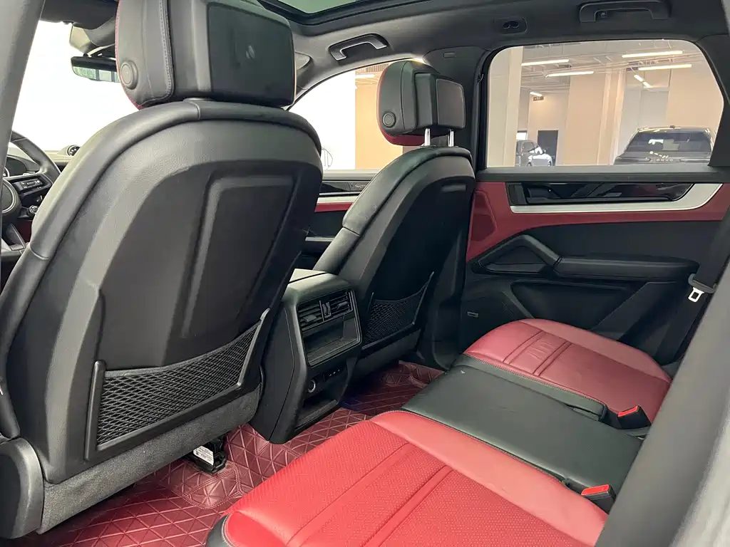 Porsche Cayenne — миниатюра 17