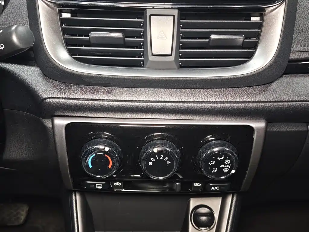 TOYOTA YARIS L ZHIXUAN