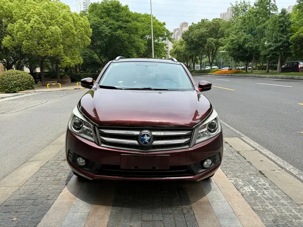 Venucia T70 2015