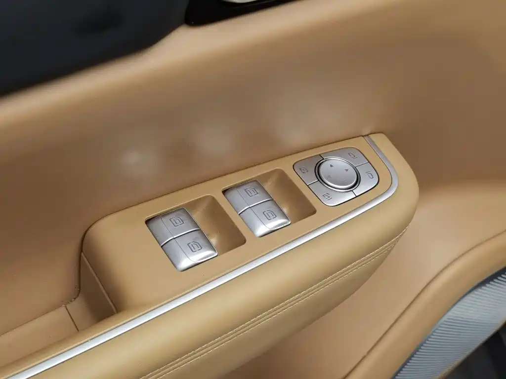 Li Auto Li ONE — миниатюра 9