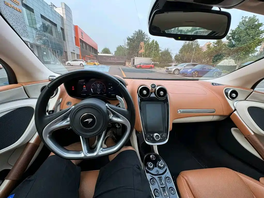 McLaren GT — миниатюра 12