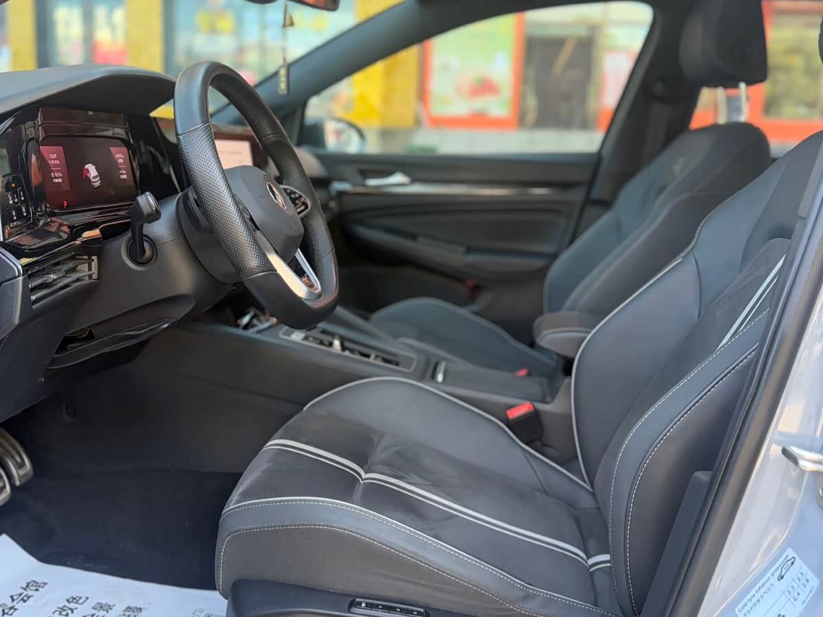 Volkswagen Golf 1.4 л 2023 г. Серебристо-серый, пробег 44000 км