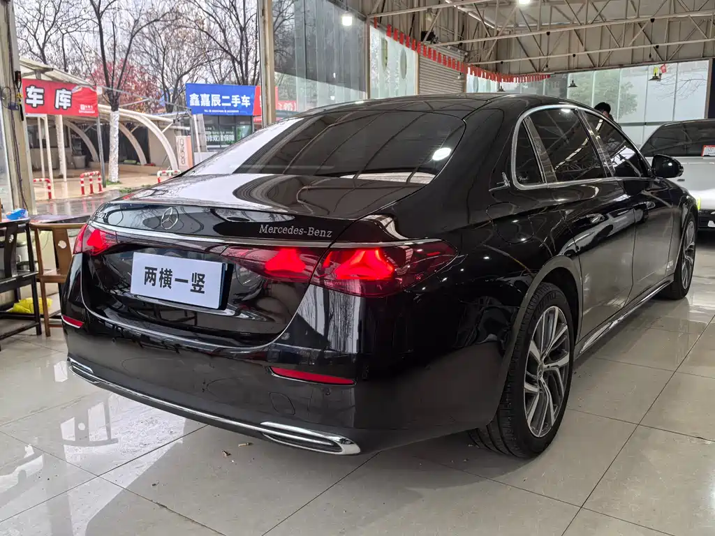 MERCEDES-BENZ E CLASS