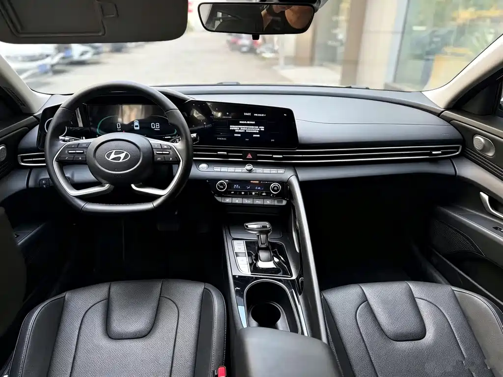 Hyundai Elantra — миниатюра 5