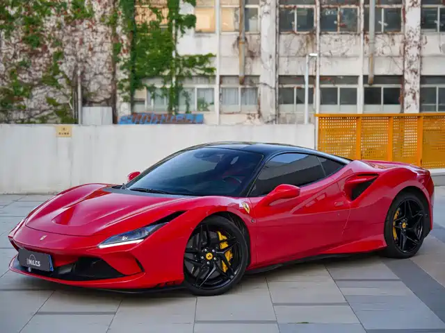 FERRARI F8