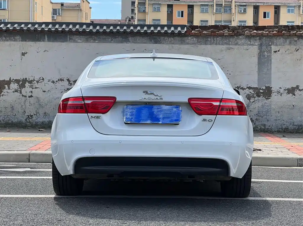 Jaguar XE — миниатюра 10