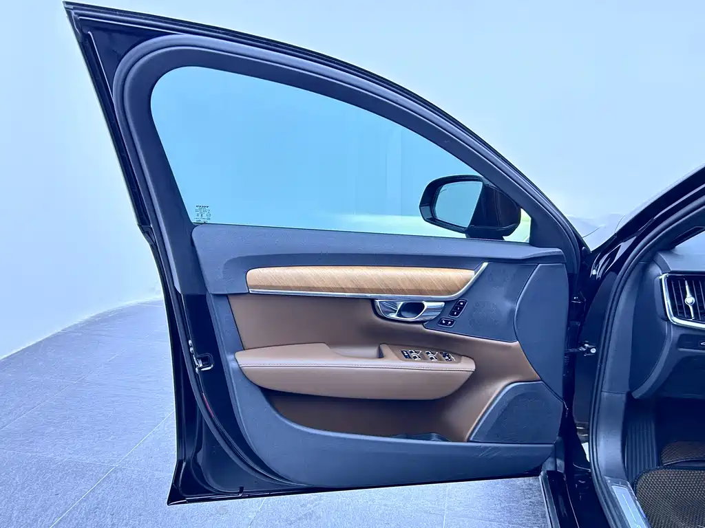 VOLVO S90 PLUG IN HYBRID