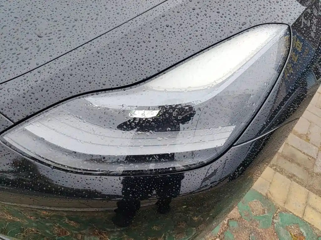 Tesla Model Y — миниатюра 24