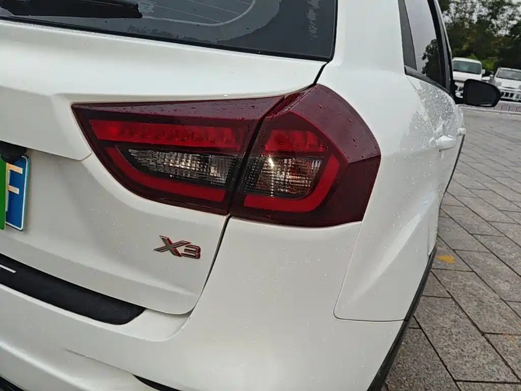 Geely Vision X3 — миниатюра 8