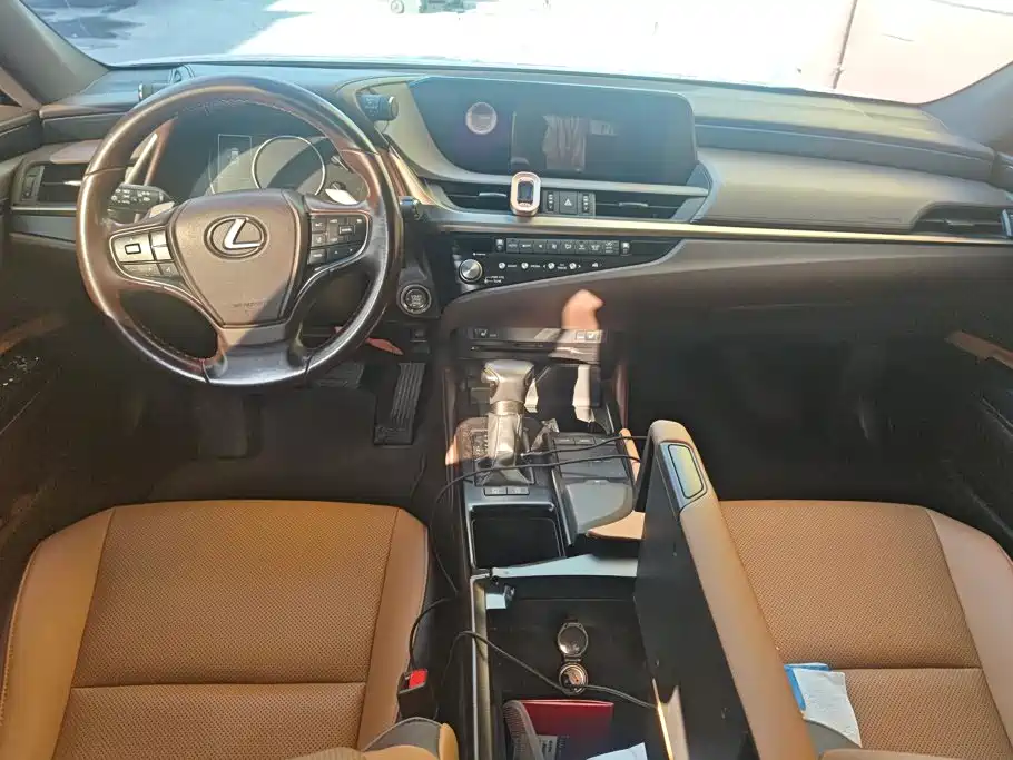Lexus ES — миниатюра 12