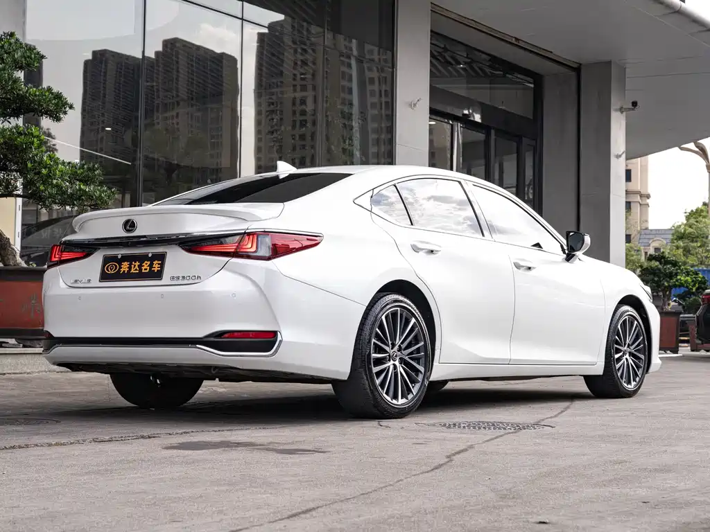 Lexus ES — миниатюра 3