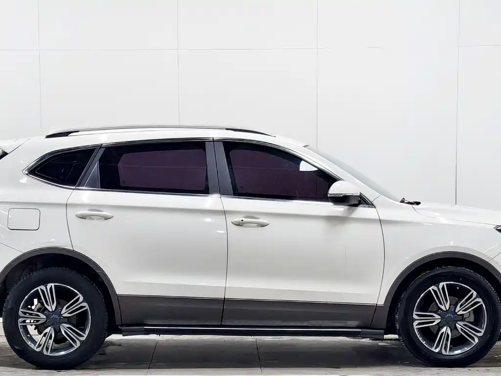 Changfeng CS10 2016 2.0T AT Luxury