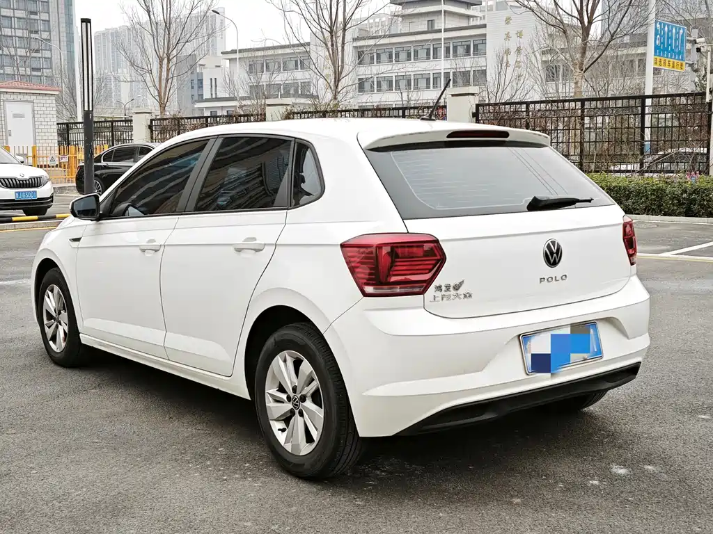 VOLKSWAGEN POLO