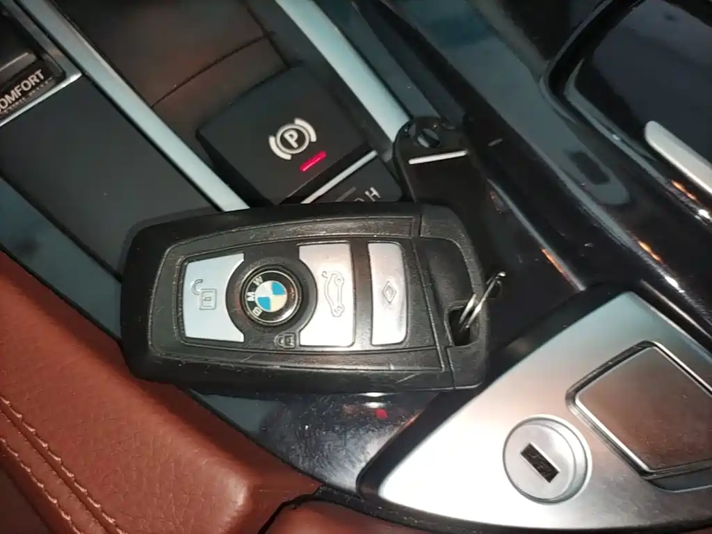 BMW 5 Series — миниатюра 9