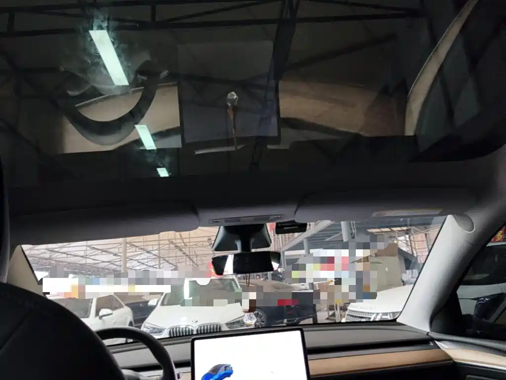 Tesla Model Y — миниатюра 18