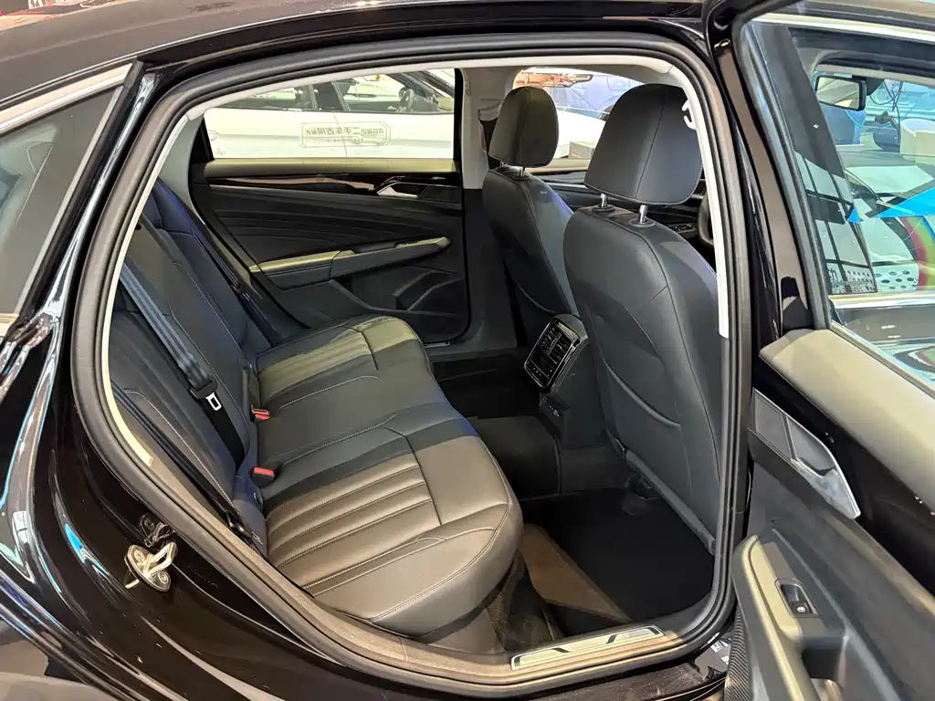 VOLKSWAGEN PASSAT NEW ENERGY