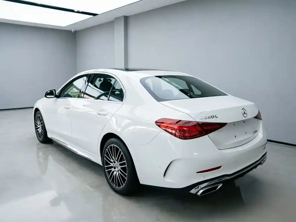 Mercedes-Benz C-Class — миниатюра 6