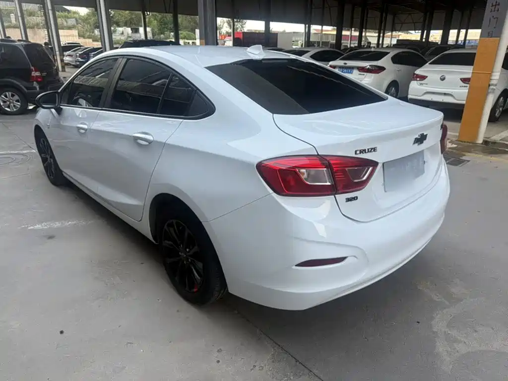 Chevrolet Cruze — миниатюра 24