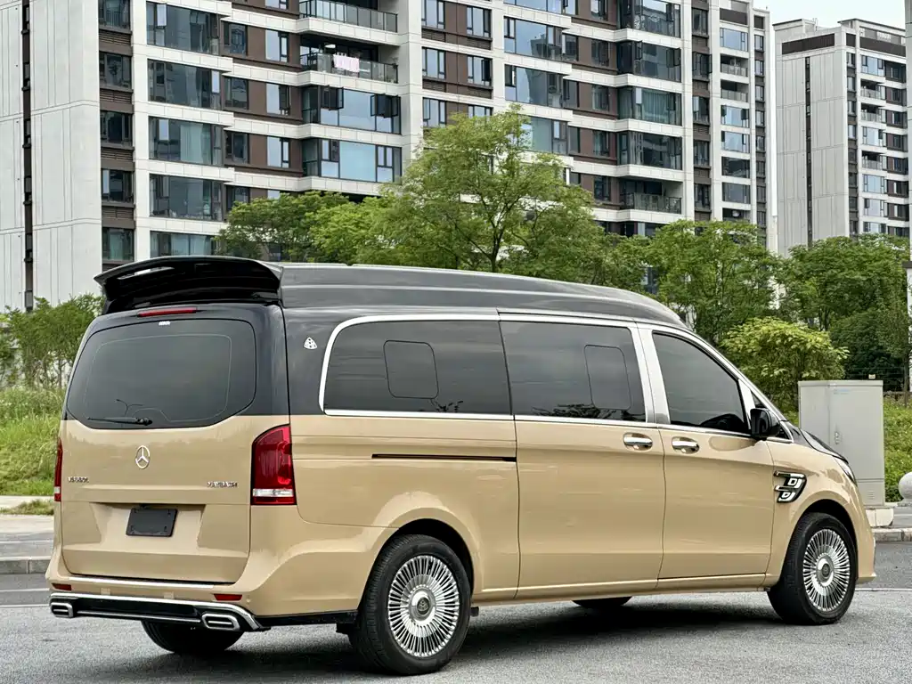 Mercedes-Benz Vito 2023 2.0T 7 мест