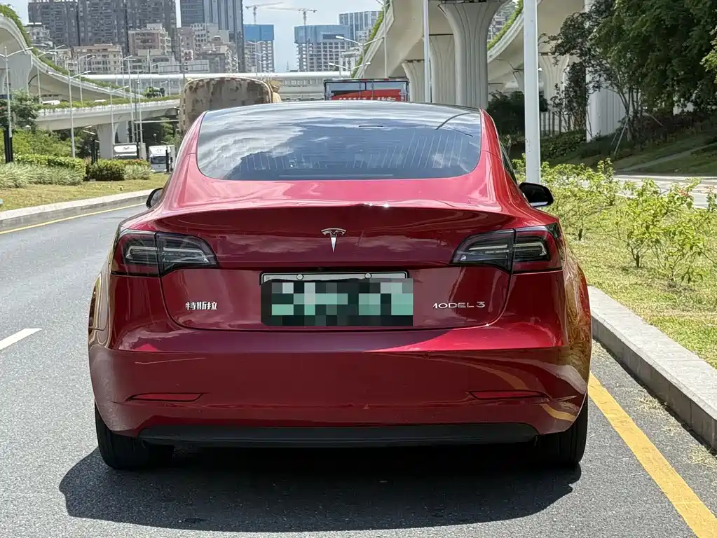 Tesla Model 3 — миниатюра 12