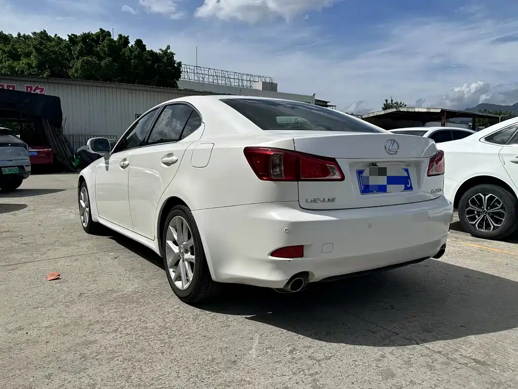 Lexus IS — миниатюра 3
