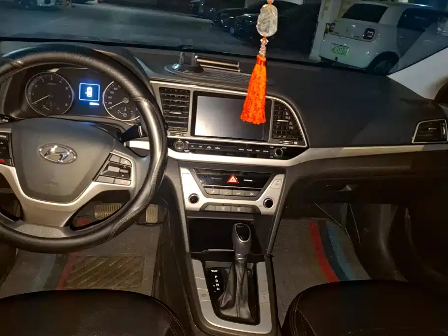 Hyundai Elantra — миниатюра 13