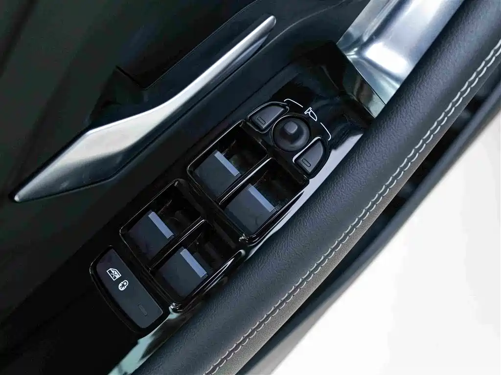 Jaguar E-PACE — миниатюра 14