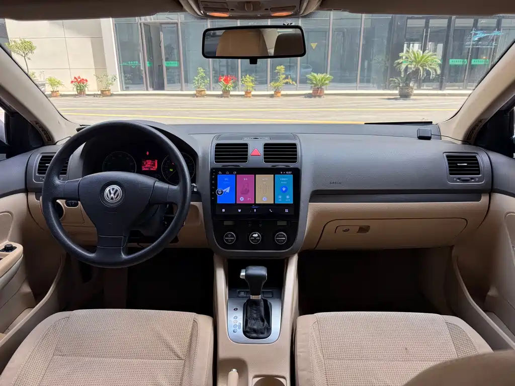 Volkswagen Sagitar 2009 2.0L AT