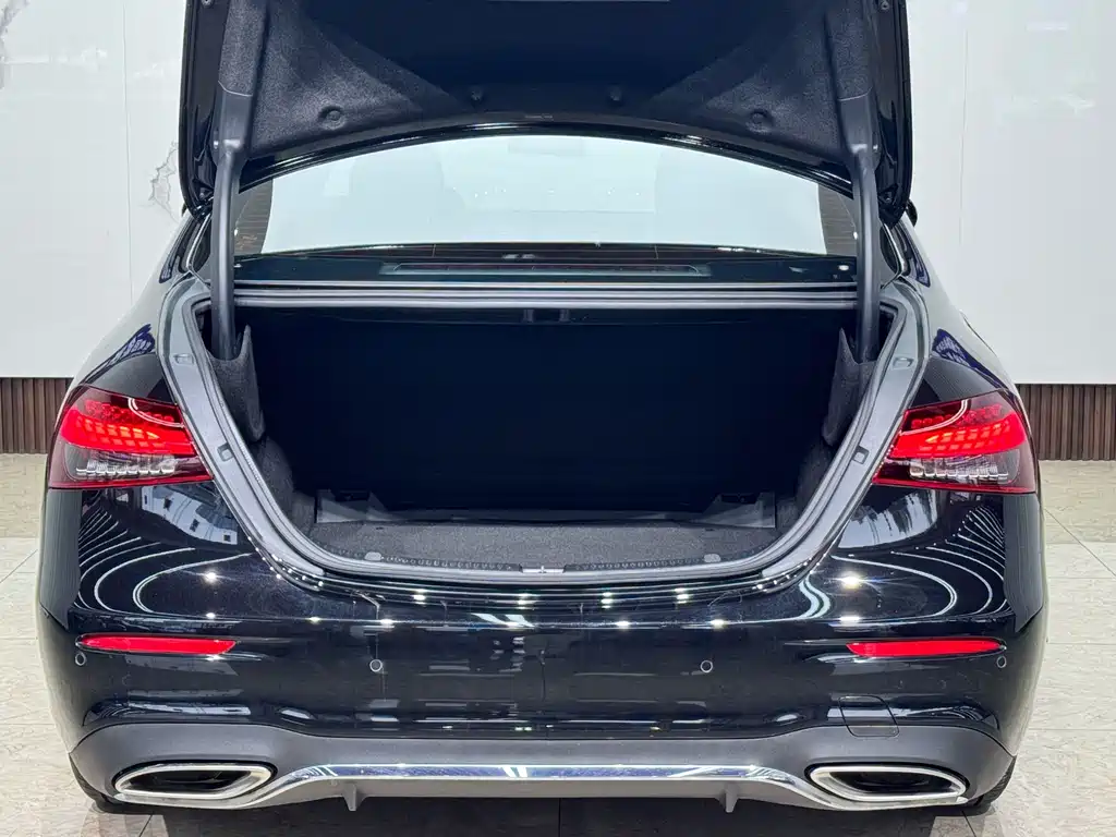 Mercedes-Benz E-Class — миниатюра 21