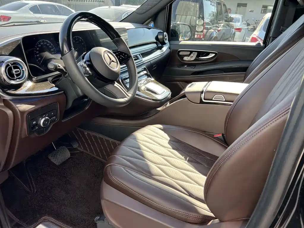 Mercedes-Benz Vito 2024 2.0T Elite 7 мест